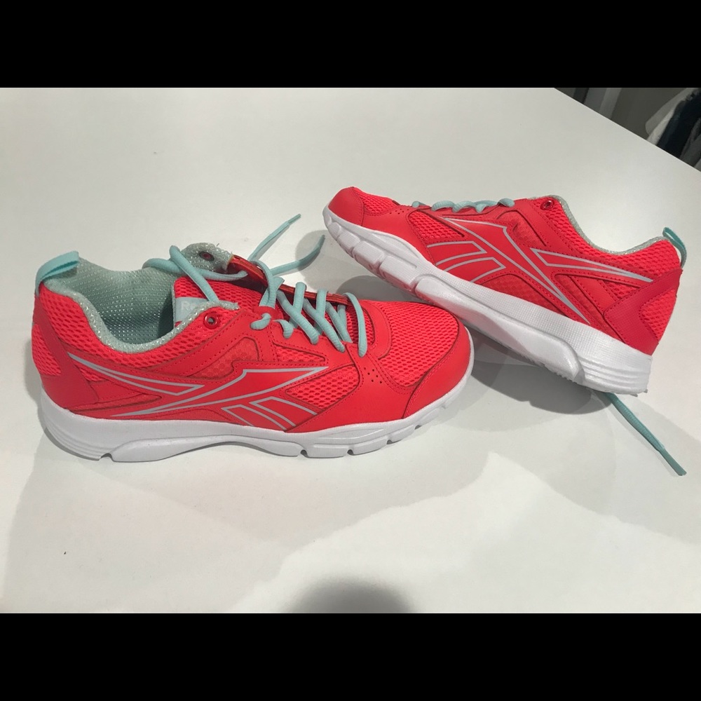 Reebok memory tech sneakers EXTREMELY COMFORTABLE
